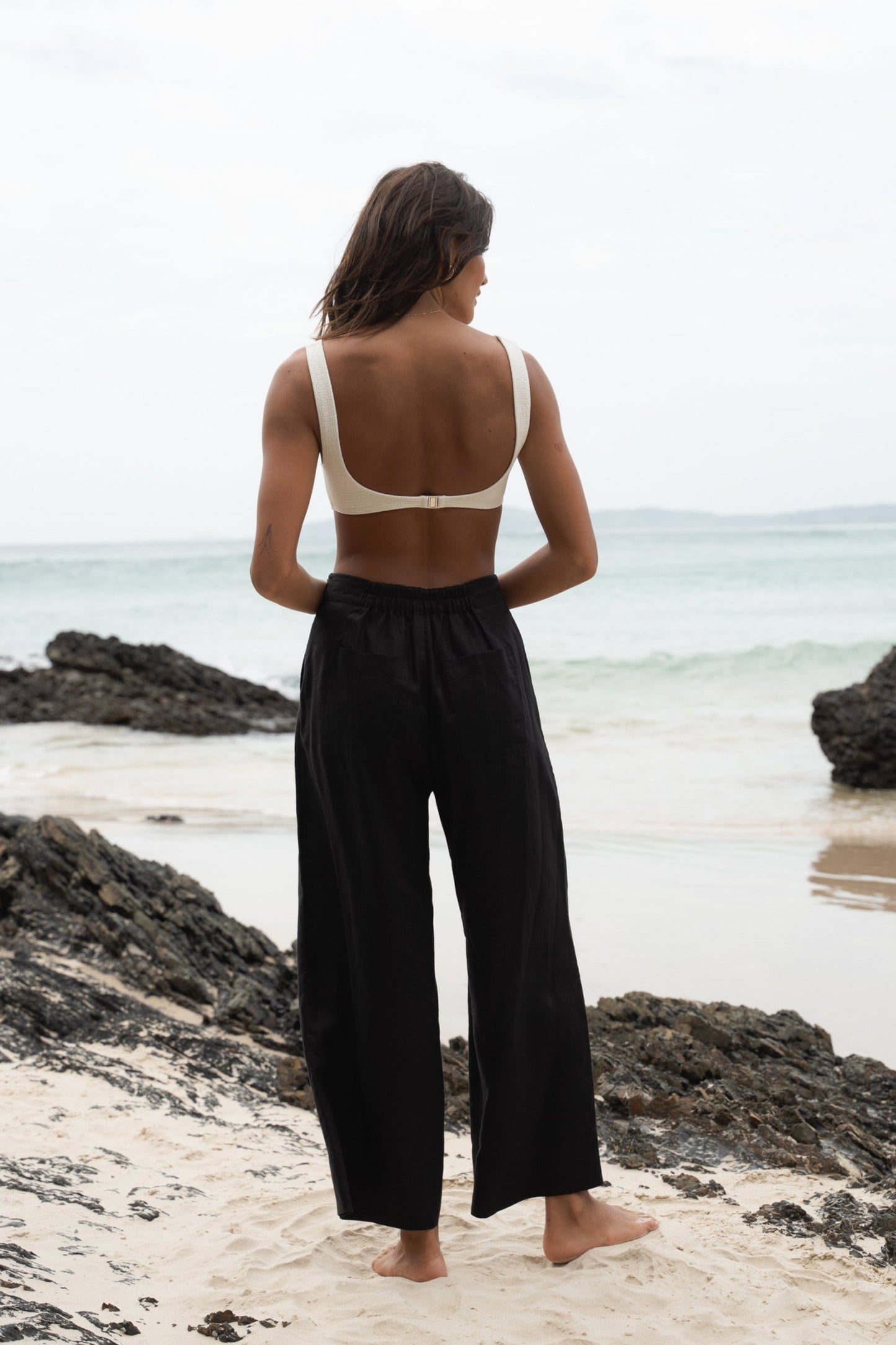 IVY BLACK LINEN CROP PANTS