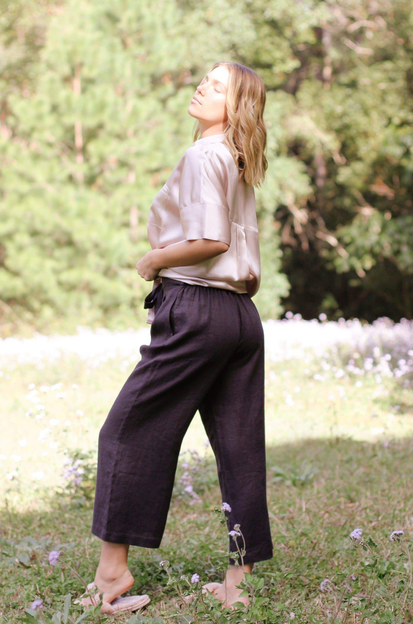 LILLY PILLY Ava linen pants in Navy